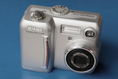 Nikon 775